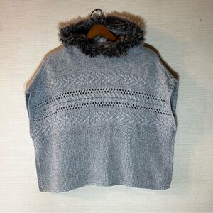 Gap Kids Girls Sweater Poncho Cape Size S Gray Hooded Fur Cable Knit Pullover